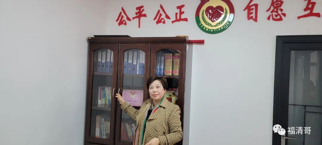 “布衣法官”,她用春風化雨的愛溫暖人心 “布衣法官”,她用春風化雨的愛溫暖人心