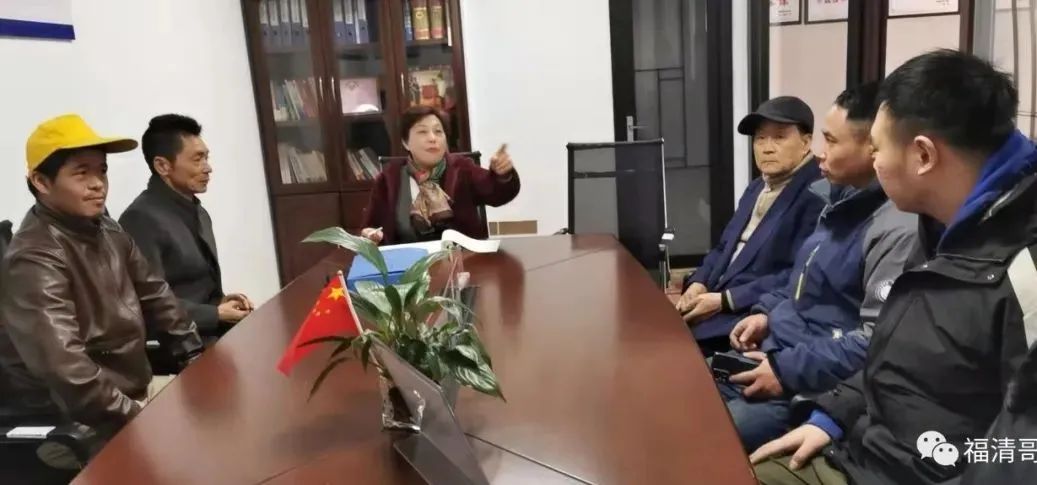 “布衣法官”,她用春風化雨的愛溫暖人心 “布衣法官”,她用春風化雨的愛溫暖人心