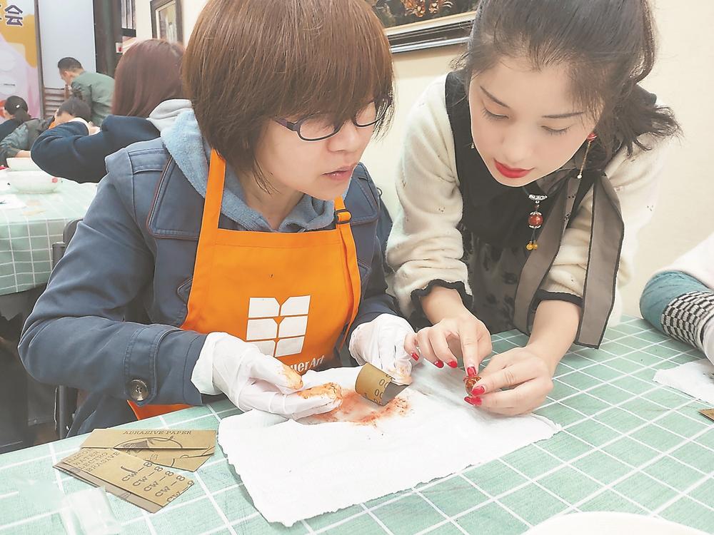 近40名在榕金門、馬祖女同胞共同感受脫胎漆器的獨特魅力