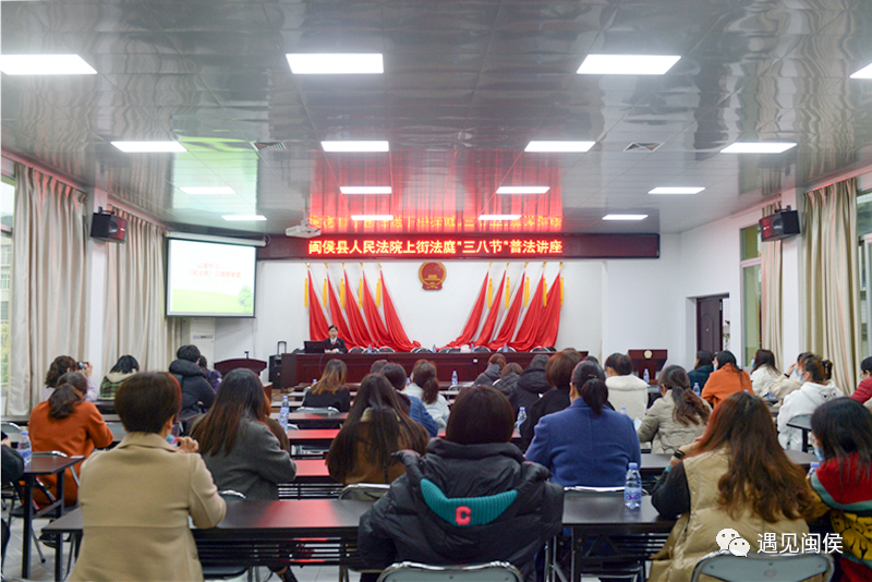 眼里有光、手捧鮮花，她們?cè)陂}侯竹岐這樣過節(jié)