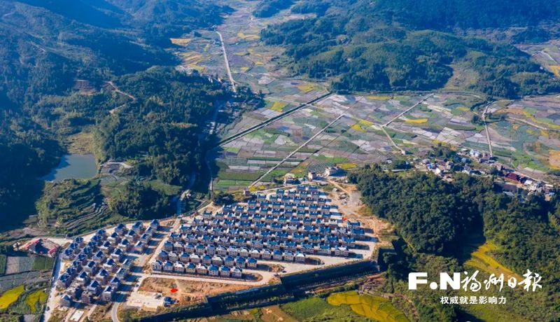 村民住進(jìn)小別墅當(dāng)上合作社股東 安居樂業(yè)在新塘