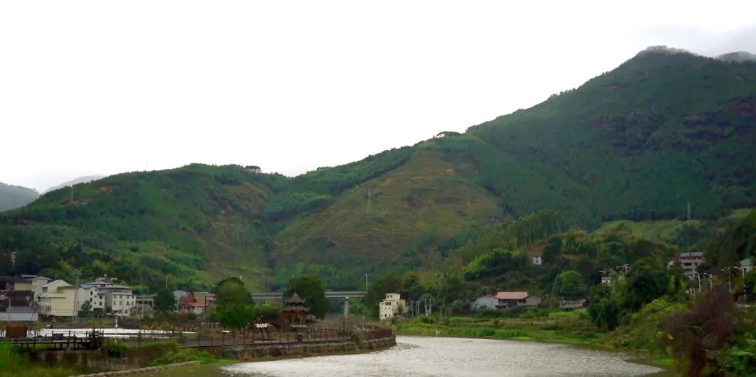 閩清“小積分”兌出村居環(huán)境“新景象” 閩清“小積分”兌出村居環(huán)境“新景象”